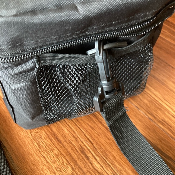 Lunch bag insulate black with shoulder strap- used 5 days - Picture 2 of 7